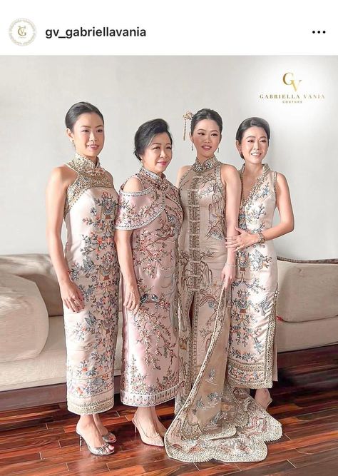 Chinese Bridesmaid Dresses, Sangjit Dress Modern, Cheongsam Sangjit, Sangjit Dress, Chinese Style Wedding Dress, Modern Chinese Wedding Dress, Formal Wedding Guest Attire, Chinese Wedding Dress Traditional, Simple White Dress