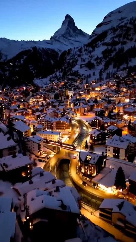 📍Polar Express, Zermatt, Switzerland 🇨🇭 Zermatt Switzerland Winter, Star Trek: Voyager, Switzerland Christmas, Switzerland In Winter, Winter Wonderland Card, Austria Winter, Animated Christmas Pictures, Switzerland Destinations, Vienna Christmas