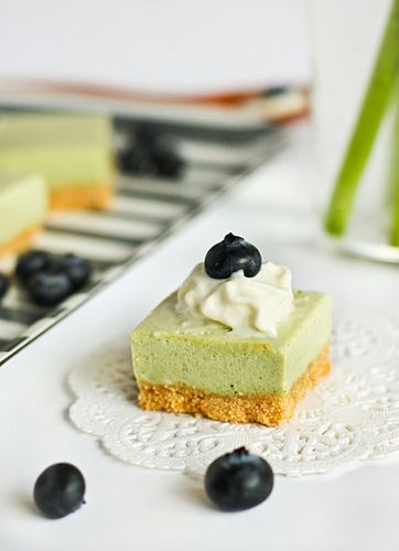 No-Bake Green Tea Cheesecake Bites by raspberri cupcakes, via Flickr Green Tea Macarons, Tea Cheesecake, Green Tea Cheesecake, Cupcakes Green, Matcha Green Tea Recipes, Entertaining Appetizers, Matcha Cheesecake, Cheesecake Bites Recipe, Green Tea Ice Cream