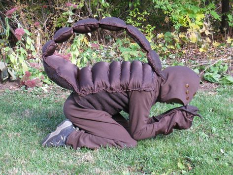 Diy Scorpion Costume, Scorpion Halloween Costume, Brown Sweatsuit, Scorpion Halloween, Scorpion Costume, Note Making, Cardboard Mask, Day Of The Dead Party, Halloween Costumes 2016