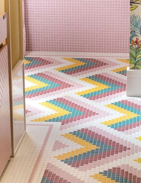 Multi Colour Bathroom Tiles - Pink, Yellow And Green Bathroom Tiles. Image Via Casadecor.es Gorgeous Bathroom Tile, Colourful Bathroom, Green Tile Bathroom, Bathroom Tiles, Decoration Inspiration, Bathroom Colors, Floor Patterns, Pink And Yellow, On The Floor