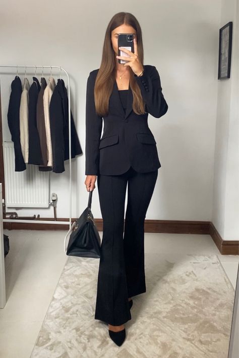 Business Formal Outfit, Outfit Formal Mujer, Corporate Attire Women, Interview Outfits Women, Business Professional Outfits, Lawyer Fashion, Business Attire Women, Blazer Outfits For Women, Corporate Attire