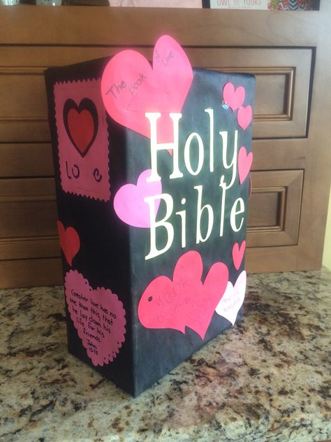 Christian Valentine's box idea for a preschooler.  My daughter and I wrapped a box in butcher paper and painted it black.  We labeled it "The Book of Love" and "Holy Bible."  My daughter and I used verses about love to decorate individual hearts and cover the remainder of the box. It was great to help my daughter learn some of these scriptures and gave us a chance to talk about the meaning of love. Youth Group Valentines, Valentines Arts And Crafts, Funny Christmas Wallpaper, Church Valentines, Girls Valentines Boxes, Valentine Boxes For School, Religious Valentines, Kids Valentine Boxes, The Meaning Of Love