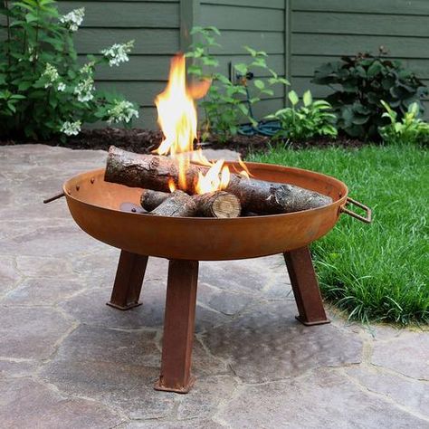 #firepit #outdoorfirepit Cast Iron Fire Pit, Iron Fire Pit, Rustic Fire Pits, Cool Fire Pits, Wood Fire Pit, Fire Pit Furniture, Fire Pit Bowl, Steel Fire Pit, Rustic Bowls