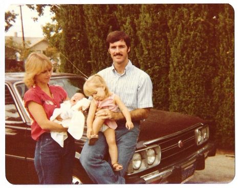 1990s Family Photos, 1980s Family Photos, 90s Family Photos Aesthetic, Old Family Photos Aesthetic, 80s Dad Outfit, 80s Dad Aesthetic, Family Photo Reference, 80s Family Photos, 80s Parents