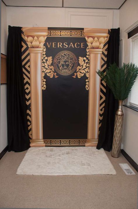 Versace Themed Birthday Party, 18th Party Themes, Versace Party, Louis Vuitton Birthday Party, Louis Vuitton Birthday, Cowgirl Birthday Party, 30th Birthday Party, Couture Cakes, Boda Mexicana