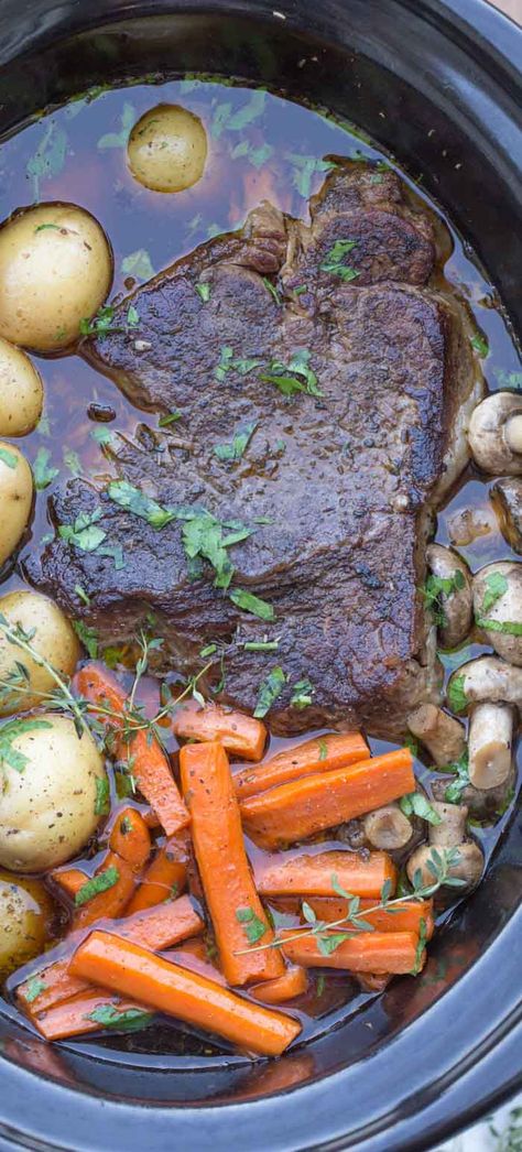 Best Slow Cooker Pot Roast, Crock Pot Chuck Roast, Beef Chunks, Delicious Pot Roast, Crockpot Pot Roast, Slow Cooker Pot Roast Recipes, Roasted Potatoes And Carrots, Pot Roast Crock Pot Recipes, Easy Pot Roast