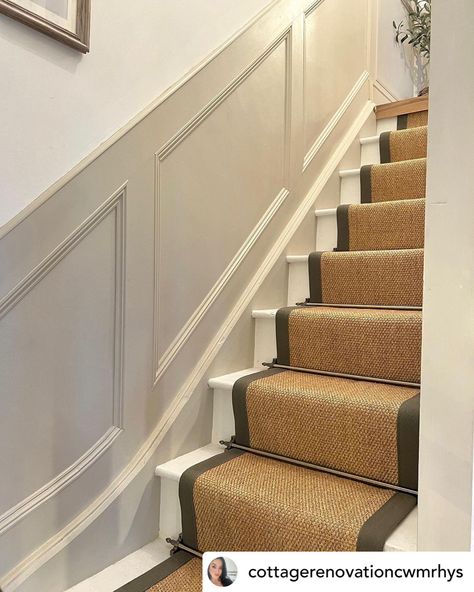 Old Staircase, Cottage Hallway, Stairs And Hallway Ideas, Cottage Stairs, Stair Paneling, Carpet Staircase, Country Cottage Homes, Stairs Renovation, Painted Staircases