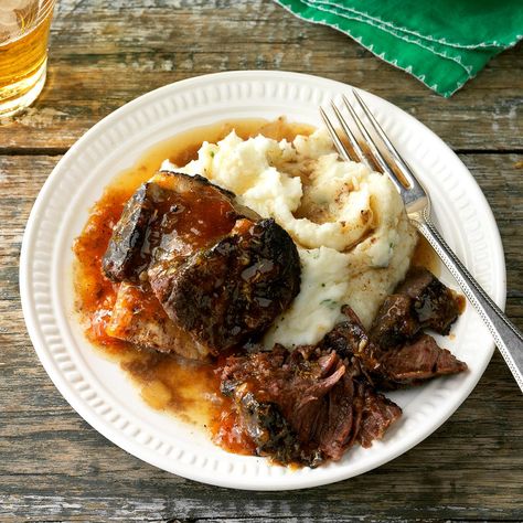 Slow Cooker Jerked Short Ribs Quick Crockpot Meals, Slow Cooker Recipes Beef, Slow Cooked Pork, Short Ribs Recipe, Dump Dinners, Dump Meals, Taste Of Home Recipes, Crockpot Dishes, Crockpot Slow Cooker