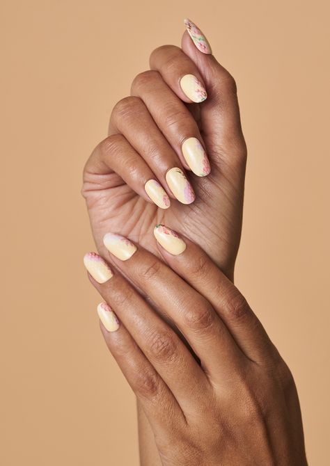 Hand Model Poses Nails, Nail Hand Poses, Doe Nails, Nail Pictures Ideas Photo Shoot, Hand Model Poses, Nail Fashion Photography, Nails Photoshoot Ideas, Nail Photoshoot Ideas, Nails For Dark Skin