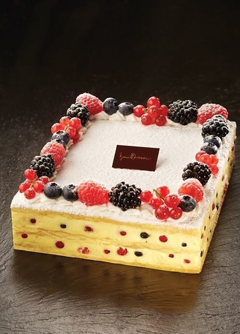 Iginio Massari | Millefoglie alla frutta di bosco... Torte Creative, Napoleon Cake, Dessert Mini, Candy Drinks, Torte Cake, Communion Cakes, Creative Cake Decorating, Tree Cakes, Sweets Cake