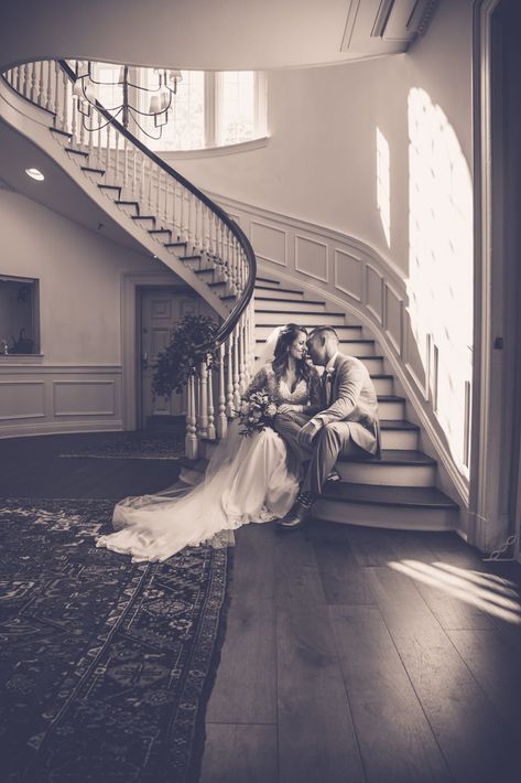 Stair Wedding Pictures, Wedding Couple Poses On Stairs, Wedding Photos On Staircase, Wedding Portrait Inspiration, Bridal Staircase Photo, Bride On Stairs Photo Ideas, Wedding Photo Ideas On Stairs, Wedding Pictures On Stairs, Bride And Groom Staircase