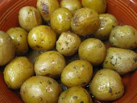 Crockpot Roasted Potatoes, Potatoes In Crockpot, Potato Recipes Crockpot, Salt Potatoes, Salted Potatoes, Crock Pot Potatoes, Mini Potatoes, Crockpot Roast, Taste And See