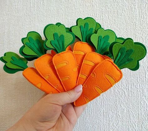 Check out this item in my Etsy shop https://www.etsy.com/listing/1187182091/set-10-felt-carrots-easter-holiday-gift Felt Carrot, Easter Egg Garland, Spring Table Decor, Easter Garland, Basket Fillers, Felt Garland, Wreath Decoration, Handmade Decor, Felt Decorations