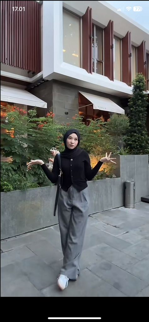 Outfit Kulot, Minimalism Outfit, Mix And Match Outfits Hijab, Ootd Ngampus, Outfit Outer, Outfit Ngampus, Ootd Hijab Casual, Muslimah Style, Casual Work Attire