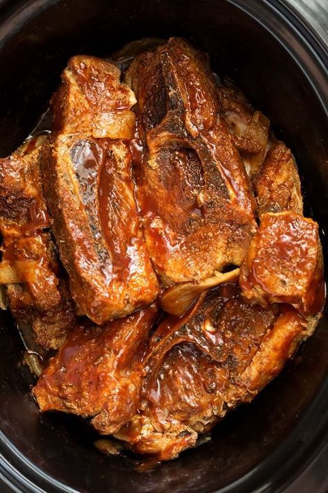 Slow Cooker Country Style Ribs are rich and flavorful. These super easy to make crock pot country style pork ribs are fork-tender and really delicious! Crockpot Country Style Ribs, Slow Cooker Country Style Ribs, Country Pork Ribs, Slow Cooker Pork Ribs, Slow Cooker Ribs Recipe, Simply Happy Foodie, Beef Ribs Recipe, Country Style Pork Ribs, Crockpot Ribs