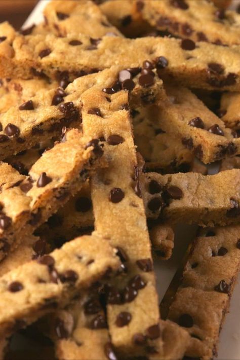 Cookie Dippers, Cookie Dipper, Yummy Nummies, Easy Homemade Desserts, Make Chocolate Chip Cookies, Visual Recipes, Chewy Chocolate Chip, Chewy Chocolate Chip Cookies, Best Chocolate Chip Cookie