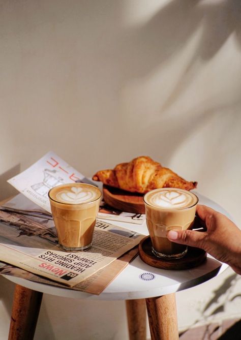 Cafe Product Photography, Coffee Photoshoot, Food Photography Composition, Coffee Shop Branding, Coffee Shop Photography, Coffee Shot, Food Photoshoot, Coffee Shop Aesthetic, Food Photography Inspiration