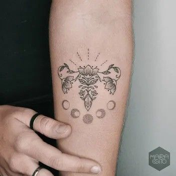 Uterus Tattoo, Fertility Tattoo, Human Heart Tattoo, Female Tattoo Artists, Diy Home Decor Ideas, Nail Tattoo, Home Decor Projects, Feminine Tattoos, Simplistic Tattoos