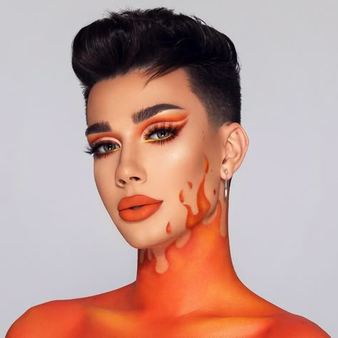 James Charles leaves other beauty vloggers in the dust with his inventive looks. Here are some of his best glam looks perfect for Halloween. Fire Makeup, Fantasy Make-up, Halloween Make-up Looks, Orange Makeup, Face Art Makeup, Best Makeup Artist, Makijaż Smokey Eye, Creative Eye Makeup, Crazy Makeup