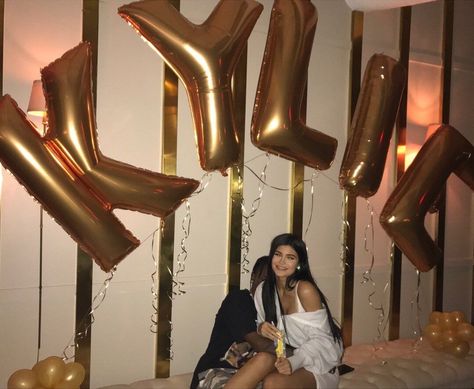 Kylie Jenner Birthday Outfit, Travis And Kylie, Kylie Jenner Birthday, Kylie And Travis, King Kylie Era, Kylie Jenner Fotos, Robert Kardashian Jr, Kylie Jenner News, Kylie Birthday