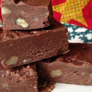 Classic Fudge Recipe, Chocolate Walnut Fudge, Old Fashioned Fudge, How To Make Fudge, Walnut Fudge, Oh Fudge, Rum Raisin, Fudge Recipe, Unsweetened Chocolate