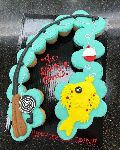 Kids Fishing Birthday Party, Fishing Theme Birthday, Fish Cake Birthday, Fishing Themed Birthday Party, Fishing Cupcakes, Fish Birthday, Pull Apart Cupcake Cake, Cake Pulls, Fishing Birthday Party