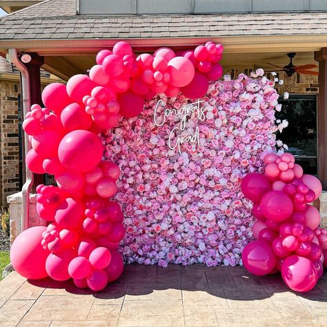 The cutest graduation setup for that special girl! We’re obsessed with this gorgeous flower wall and pink balloon garland combo! 🎓🌸🎈 Pink Balloon Garland, Balloon Decor, Pink Balloons, Pink Vibes, Special Girl, Balloon Garland, Balloon Decorations, Flower Wall, Dart