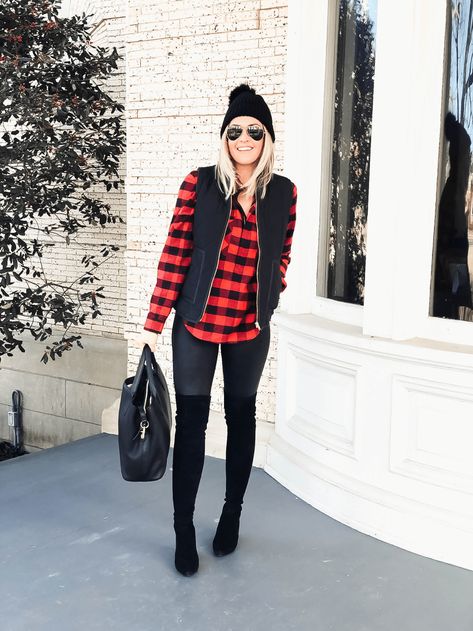 Red And Black Plaid Shirt Outfit, Buffalo Plaid Shirt Outfit, Red Plaid Shirt Outfit, Plaid Shirt Outfit Fall, Red Flannel Outfit, Plaid Flannel Outfit, Buffalo Plaid Outfit, Flannel Shirt Outfit, Plaid Shirt Outfits