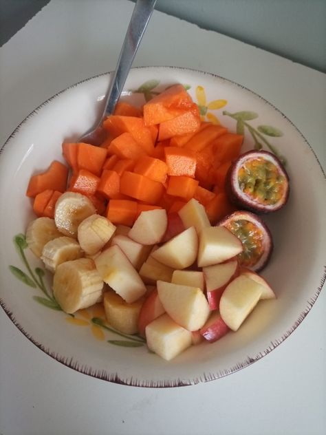 Papaya Bowl, Papaya Smoothie Bowl, Papaya Fruit Aesthetic, Papaya Fruit Bowl, Papaya Fruits, Papaya Salad, Healthy Bowls, Fruit Plate, Mixed Fruit