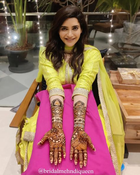 Expert Mehendi Artists Reveal Tricks And Trends For 2022 - ShaadiWish Apply Coconut Oil, Wedding Motifs, Mehendi Outfits, Bridal Mehendi Designs, Mehndi Design Images, Unique Mehndi Designs, Bridal Inspo, Bridal Mehndi, Motif Design