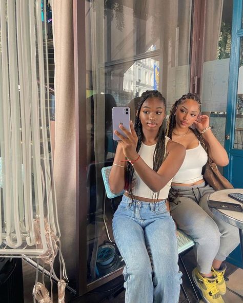 Best Friends Black, Bestie Aesthetic, Foto Best Friend, Girls Friendship, Go Best Friend, Friends Black, Girl Friendship, Best Friend Poses, Black Femininity