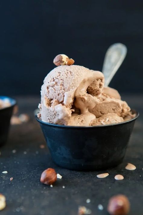 Vegan Ice Cream Recipes, Best Vegan Ice Cream, Vegan Ice Cream Recipe, Hazelnut Chocolate, Dairy Free Ice Cream, Yummy Ice Cream, Vegan Cake Recipes, Easy Ice Cream, Raw Desserts