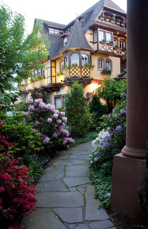 Casa Fantasy, Alsace France, Park Hotel, Alam Semula Jadi, Pretty House, Alsace, Garden Paths, Walkway, Victorian Homes