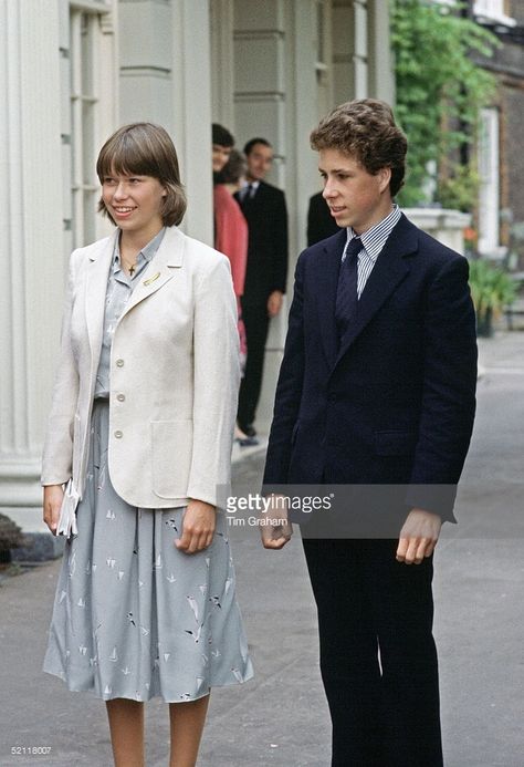 Lady Sarah Armstrong-jones (now Lady Sarah Chatto) With Her Brother Lord David Linley (now Viscount Linley) Outside Clarence House Princes Margret, Lady Sarah Armstrong Jones, David Armstrong Jones, Sarah Armstrong, David Armstrong, Princess Charlotte And Prince Louis, Princesa Margaret, Lady Sarah Chatto, Perfect Lady