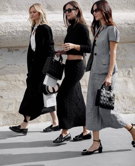 Dior Street Style, Black And White Outfits, Claire Rose Cliteur, Claire Rose, Steet Style, Italian Fashion Street, Instagram Ladies, Look Put Together, A Daughter