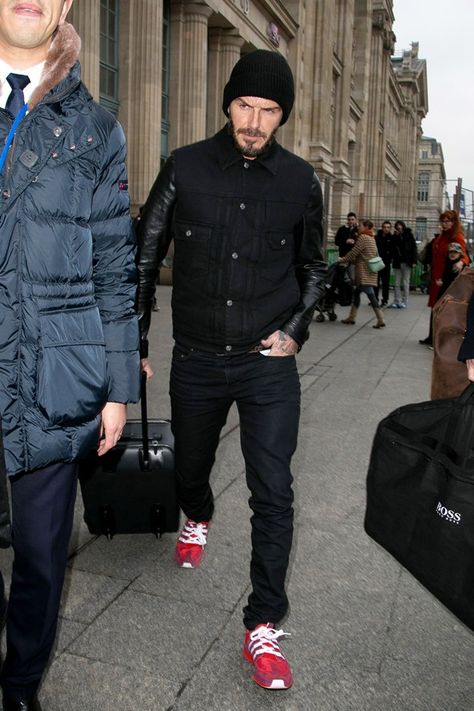 David Guys Sneakers, David Beckham Style Outfits, Red Sneakers Men, David Beckham Style, Different Types Of Sneakers, Most Stylish Men, Red Trainers, Best Dressed Man, Outfits Hombre