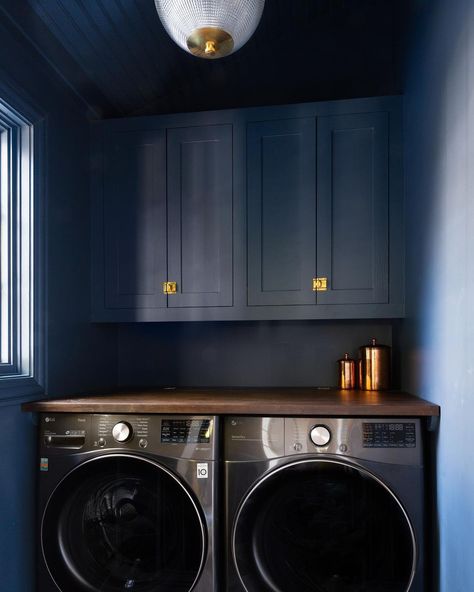 https://www.instagram.com/p/CUPxUOor8LB/?utm_medium=share_sheet Laundry Room Navy, Erin Kestenbaum, Blue Laundry Room, Laundy Room, Blue Laundry Rooms, Modern Laundry, Dream Laundry Room, Laundry Room Doors, Mudroom Laundry Room