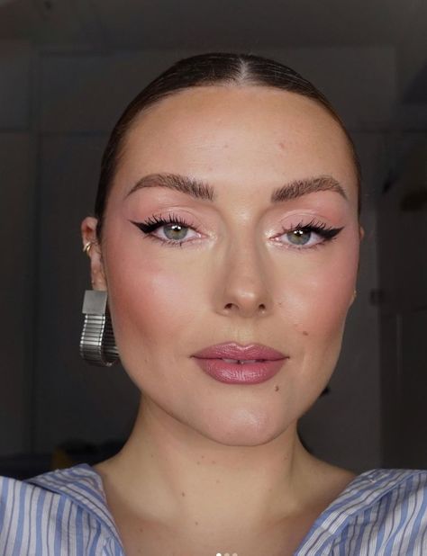 Makeup Up Close, Katie Jane Hughes, Natural Makeup Look Tutorial, Fashion Editorial Makeup, Glowing Skin Makeup, Vintage Makeup Looks, Dewy Makeup Look, Vintage Photography Women, Minimalist Makeup