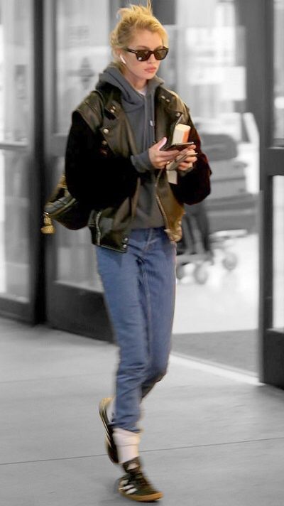 Stella Maxwell Street Style, Stella Maxwell Style, Amalie Moosgaard, Paparazzi Pics, Stella Maxwell, College Fits, Vs Models, Spring Fits, Celeb Style