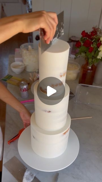 9,901 likes, 72 comments - from.flour le October 14, 2022: "Had to get a stool for this one 🪜 . . . . . #cake #cakes #sfcakes #bayareacakes #sfweddingcake #bayareaweddingcake #sf #caketutorial #cakeasmr #asmr #buttercream #weddingcake #buttercreamcake #cakevideo #cakedecorating #seminakedcake #tiercake #3tiercake #tallcake #threetiercake". 4 6 8 Inch Wedding Cake, Two Tier Cake Designs Simple, Wedding Cake Structures, Simple 3 Tier Wedding Cake, Masculine Cake, Simple Baby Shower Cake, Tiered Cake Design, Three Tier Cake, Sf Wedding