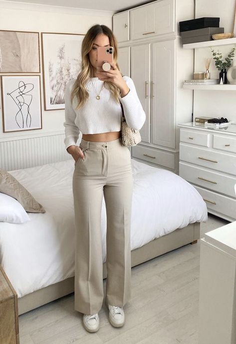 Cream Trouser Outfit Women, Cream Trousers Outfit, Zara Wide Leg Pants, Colored Pants Outfits, High Wasted Pants, Light Summer Dresses, Minimalist Fashion Women, Trouser Outfit, Colored Pants