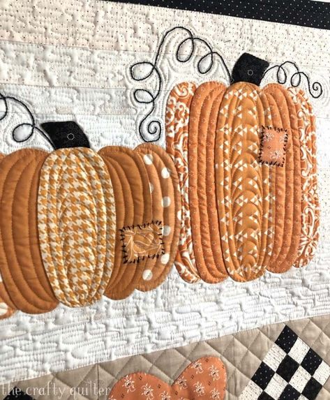 Free Motion Quilting Pumpkins, Quilted Pumpkin Placemats, Fall Mini Quilt Pattern Free, Pumpkin Wall Hanging Quilt, Fall Quilted Door Hanging, Fall Quilt Blocks, Pumpkin Quilts, Pumpkin Placemats, Pumpkin Quilt Pattern