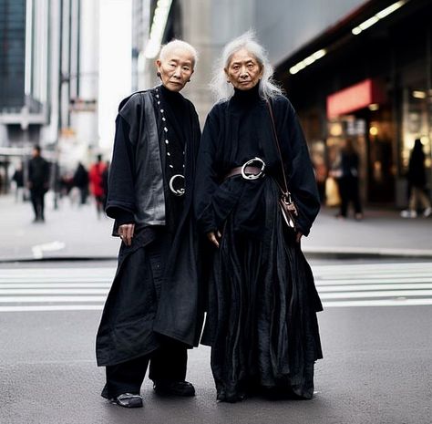 Japan Street Style Women, Japanese Elegance, Japanese Fashion Women, Japan Fashion Street, Advanced Style, Ageless Style, Fashion Project, Japan Style, Asian Outfits