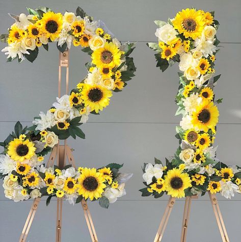 Sunflower Party Themes, Sunflower Birthday Parties, Yellow Birthday Parties, Graduation Party Pictures, Sunflower Birthday, 21st Bday Ideas, Sunflower Party, Yellow Birthday, 21st Birthday Decorations