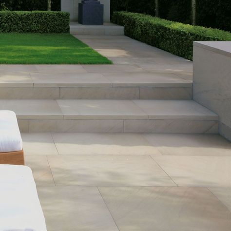 Outdoor Paving, Contemporary Garden Design, Patio Slabs, Stone Patio, Back Garden Design, Garden Paving, Garden Steps, Patio Garden Design, Contemporary Garden