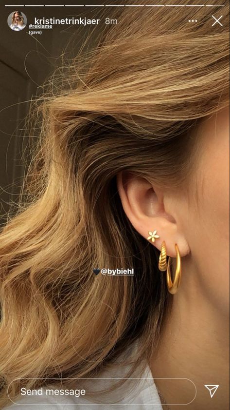 not mine! Simple Piercings Ear Classy, 3 Piercing Ideas, Ear Piercing Scapes, Old Money Ear Piercings, Three Ear Piercings Gold, Double Piercing Inspiration, Earring Stacks Gold Aesthetic, Earring Inspo Doubles, How To Style 3 Ear Piercings