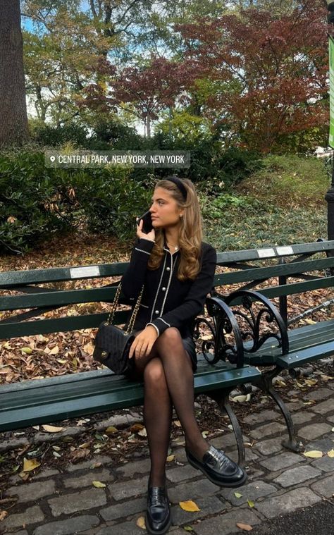 Blair Gossip Girl, Grace Foley, Chanel Vogue, Estilo Preppy Chic, Estilo Ivy League, Estilo Ivy, Elegant Outfit Classy, Winter Fashion Outfits Casual, Look Classy