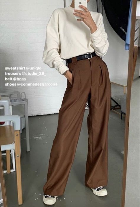 Brown Trousers Outfit Women, Brown Wide Leg Pants Outfit, Wide Legged Pants Outfit, Harriet Bra, Brown Trousers Outfit, Wide Leg Pants Outfit Work, Tailored Pants Outfit, Wide Leg Trousers Outfit, Brown Pants Outfit