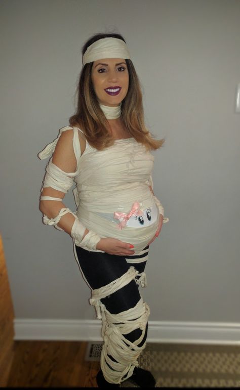 My "Mummy" to Be Halloween Costume, trendy pregnancy Halloween costume, DIY, Mummy To Be Costume, Halloween Maternity Costumes, Pregnant Belly Halloween Costumes, Pregnant Mummy Costume, Halloween Costumes Pregnant Women, Diy Mummy Costume, Mummy Halloween Costume, Deco Halloween, Pregnancy Costumes